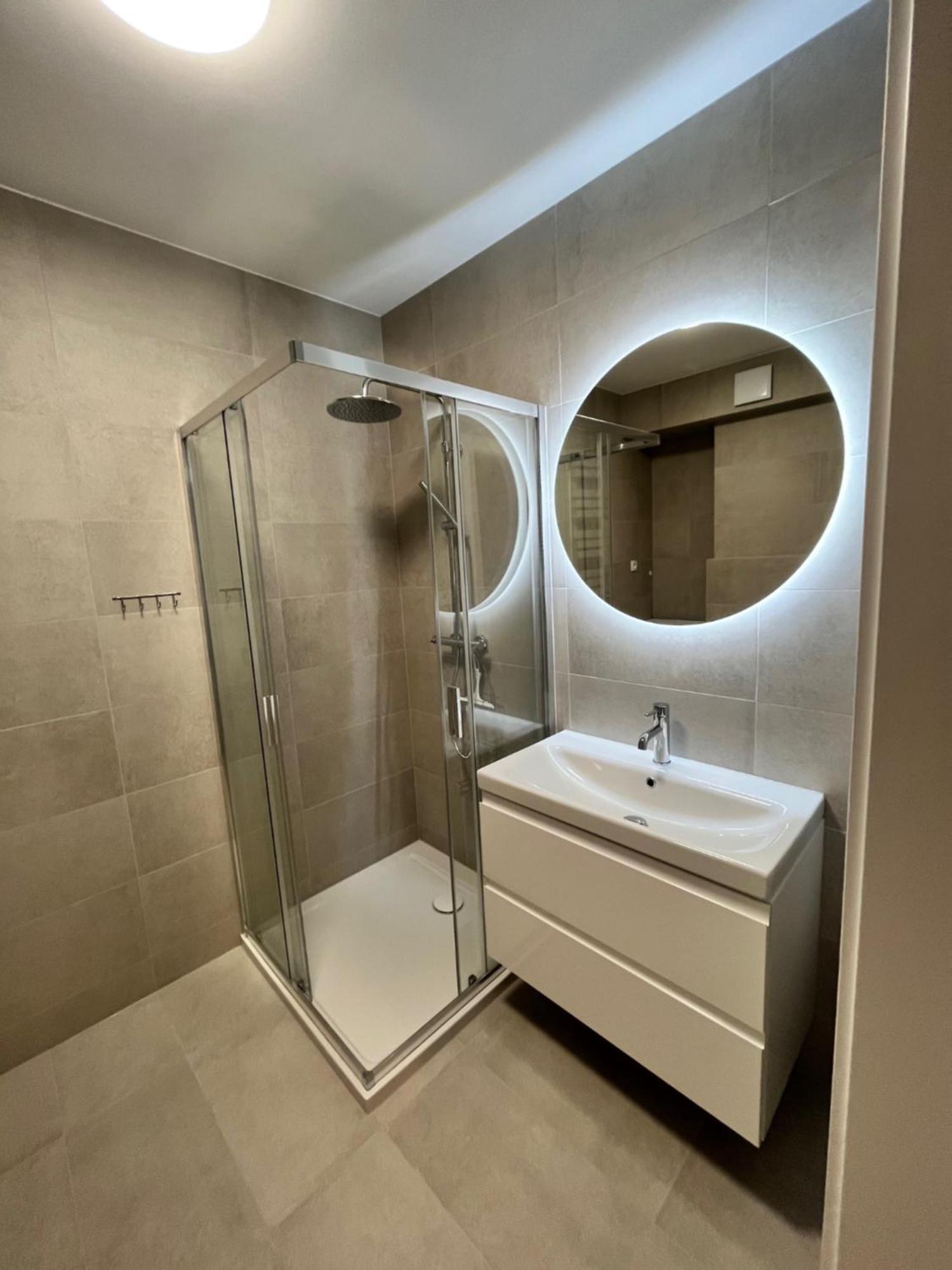 Apartament Julia 1-4 Os Starowapiennikowa 42A Z Balkonem Ze Sniadaniem Kontynentalnym Kielce Eksteriør billede