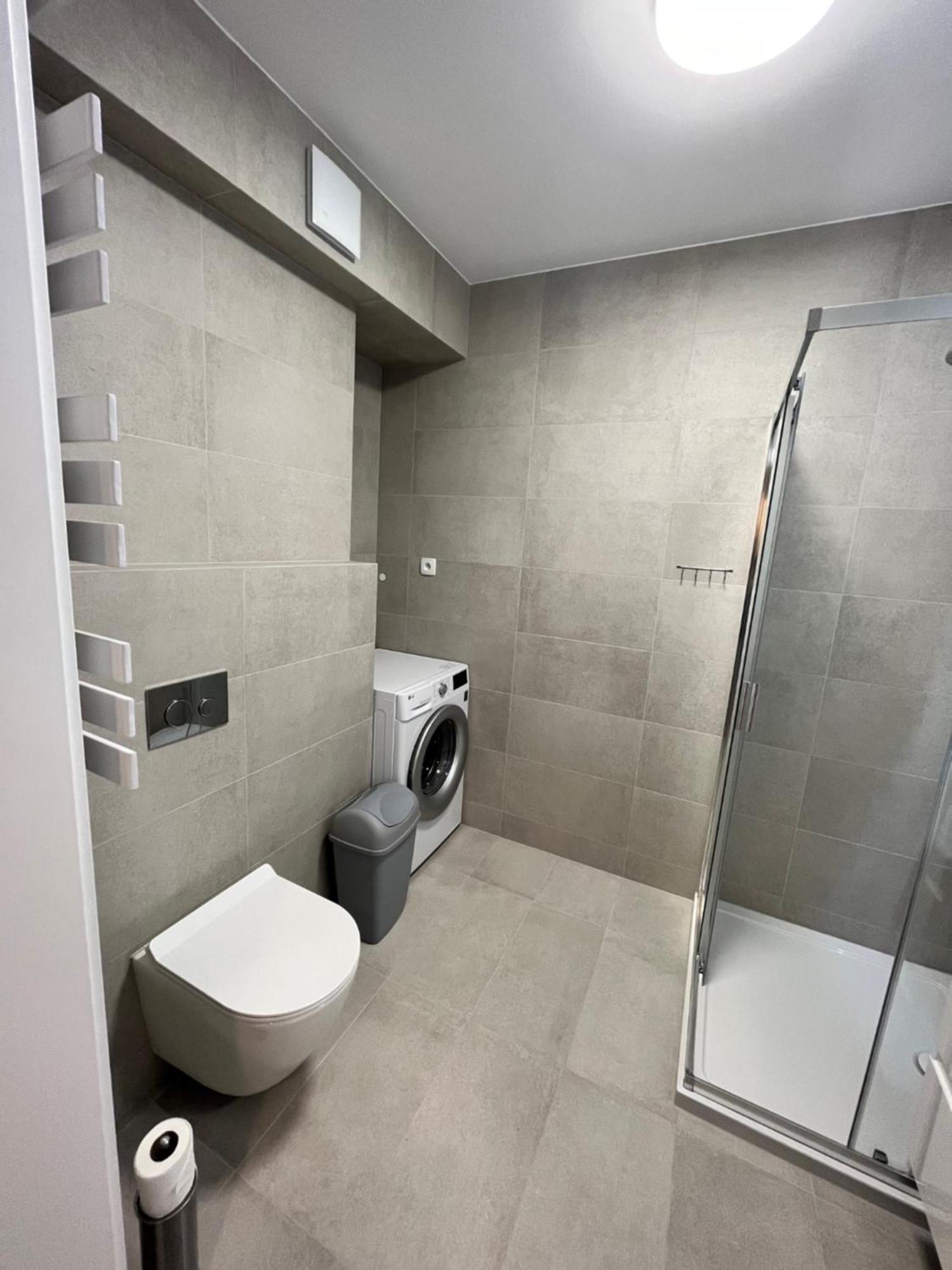 Apartament Julia 1-4 Os Starowapiennikowa 42A Z Balkonem Ze Sniadaniem Kontynentalnym Kielce Eksteriør billede